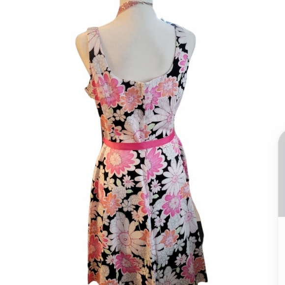 Breakin Loose New York floral dress - Picture 2 of 3